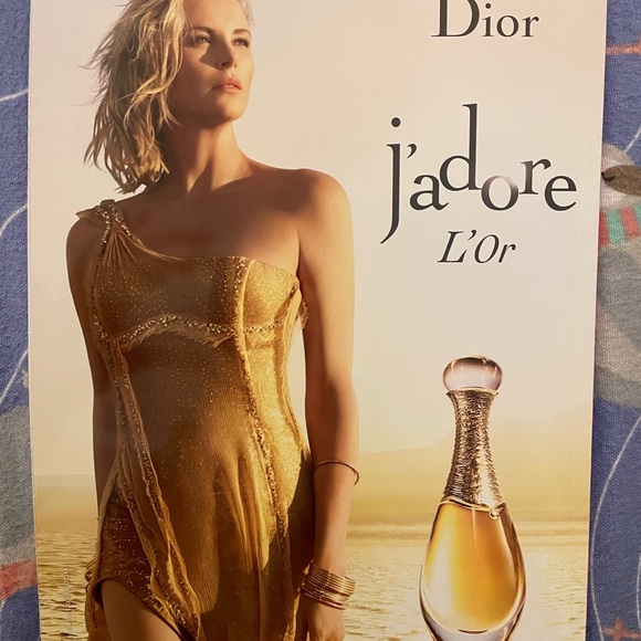 British Elle UK Magazine January 2018 Brand New Travel Size - Picture 2 of 2